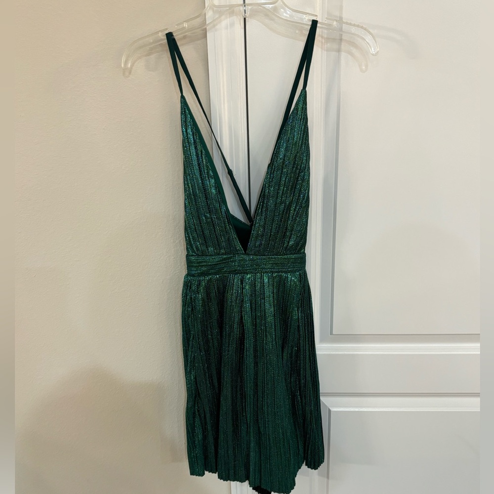 Deep V green size large